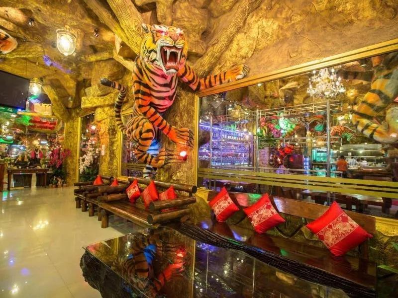 Tiger Complex By Eyg Hotel Patong Buitenkant foto